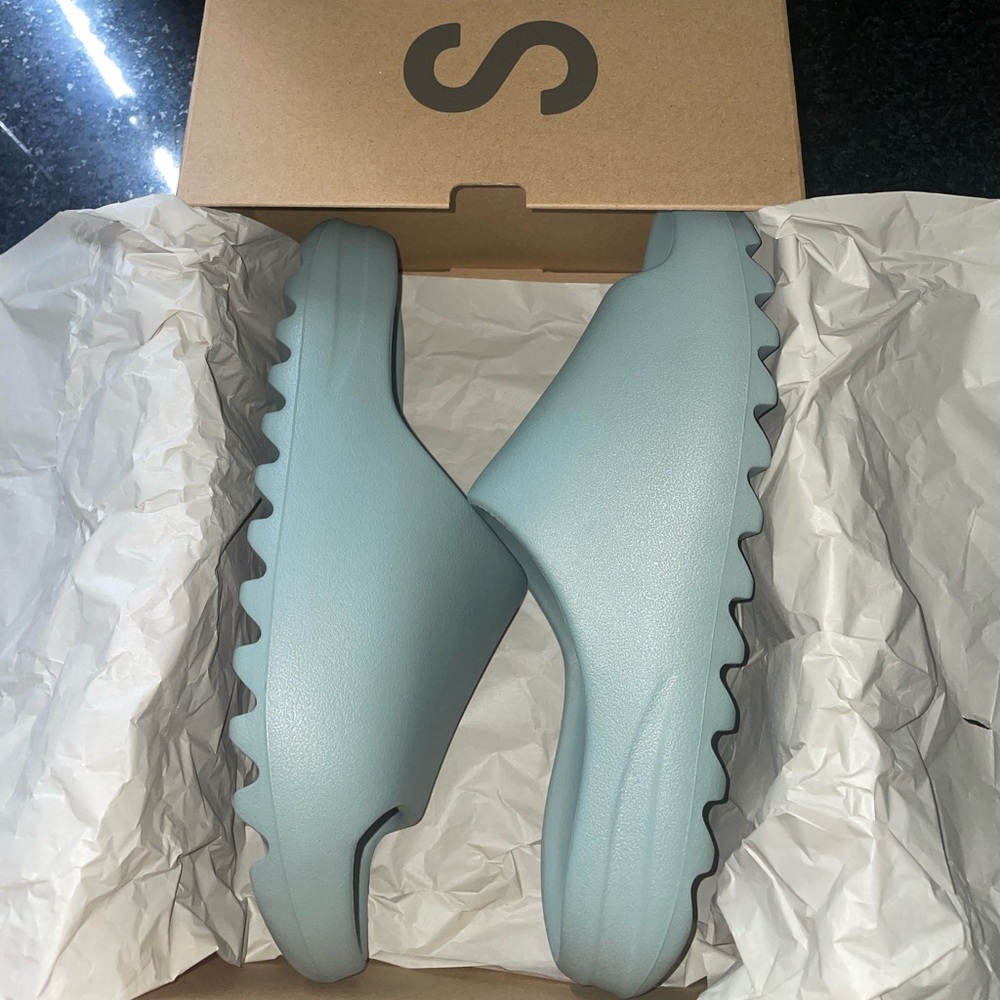YEEZY Slides Salt